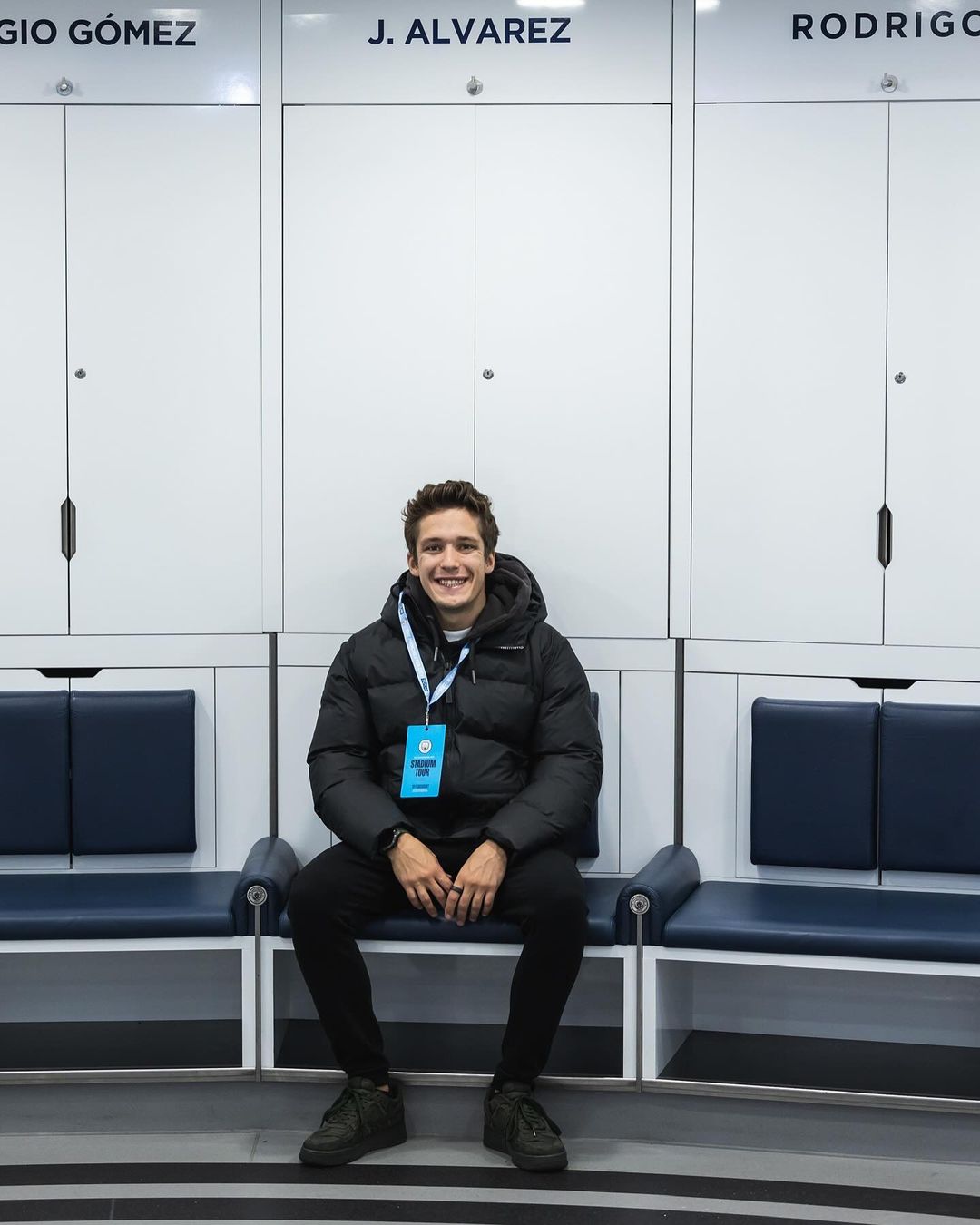 Mirá las fotos de la visita de Fenestraz al City:: Think I’ll stick to the driving   @mancity   @nismo.jpg